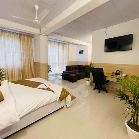 ホテル Dr White House - Noida Sector 18 エクステリア 写真