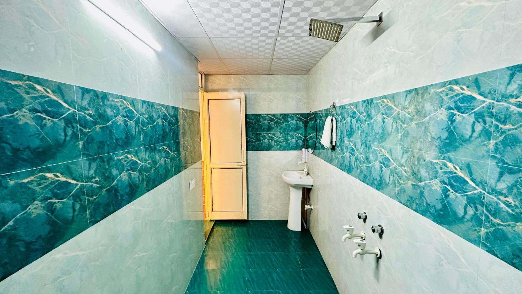 ホテル Dr White House - Noida Sector 18 エクステリア 写真