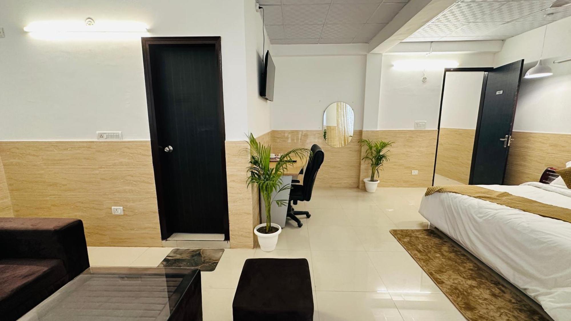 ホテル Dr White House - Noida Sector 18 エクステリア 写真