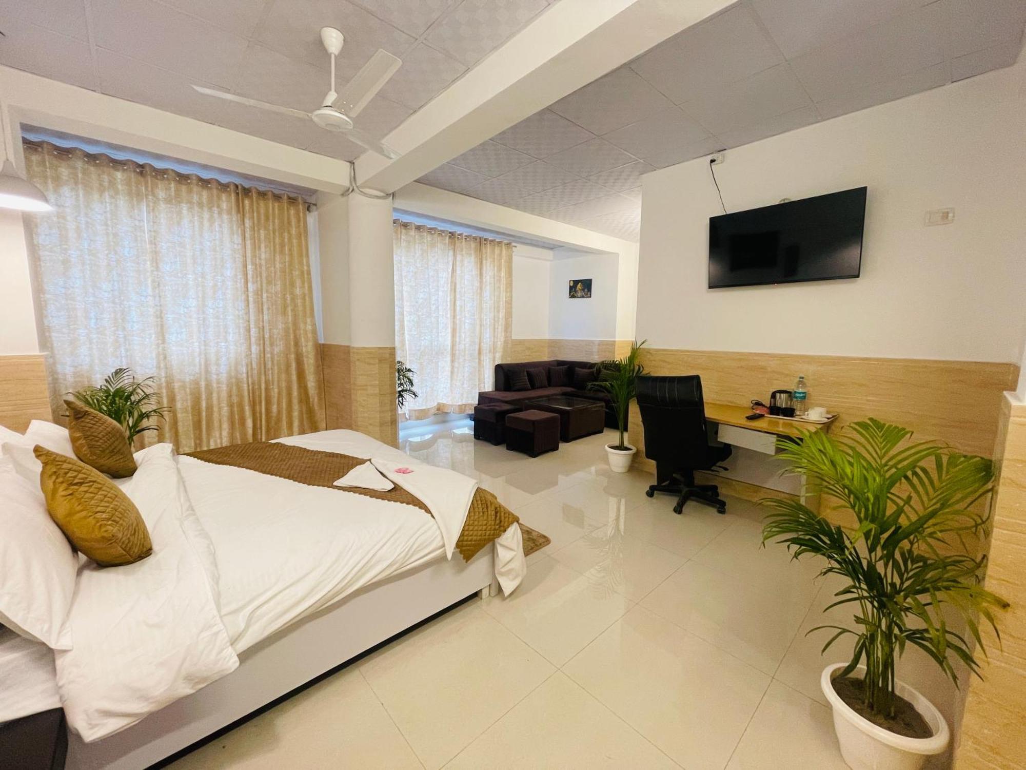 ホテル Dr White House - Noida Sector 18 エクステリア 写真
