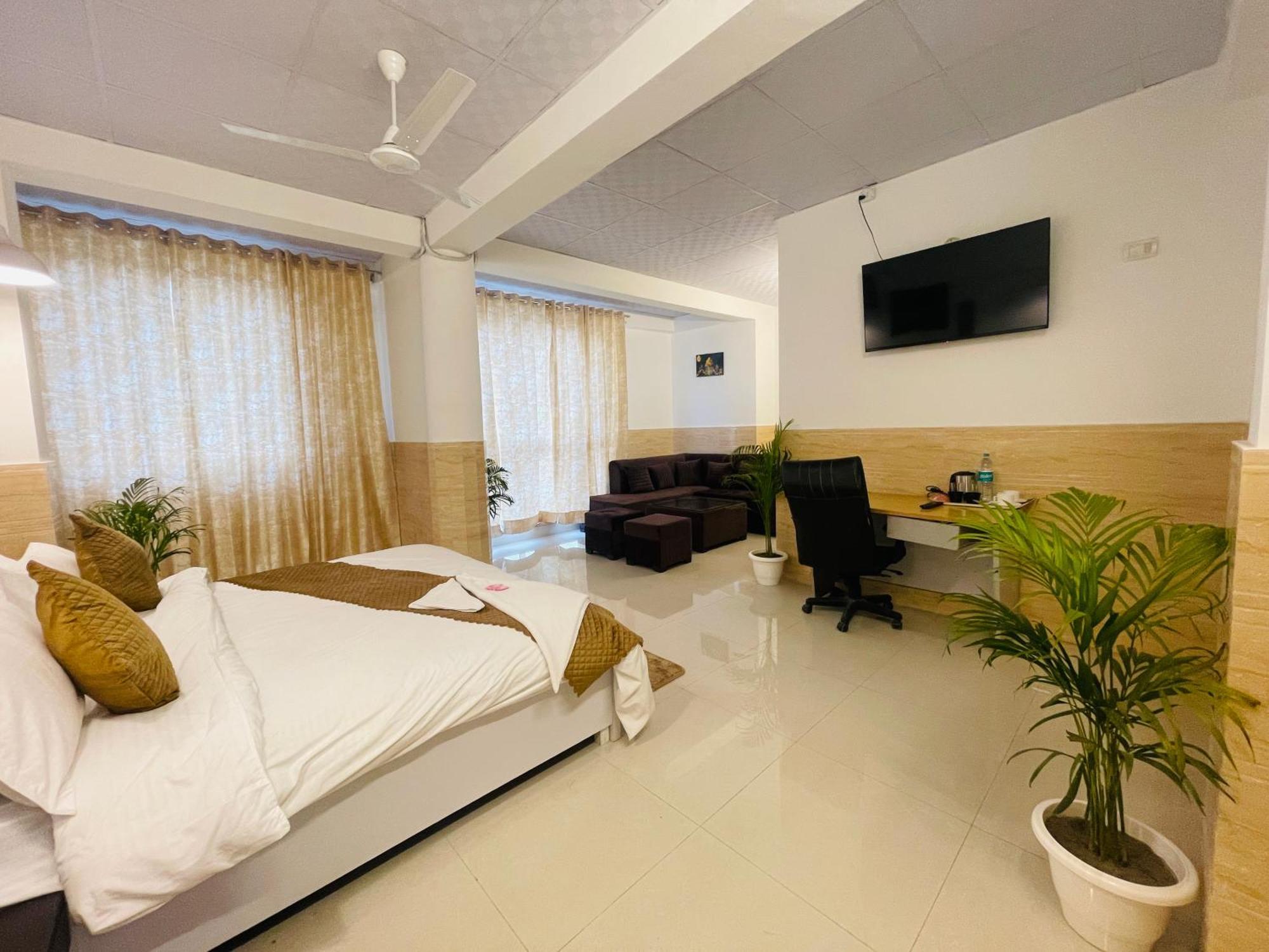 ホテル Dr White House - Noida Sector 18 エクステリア 写真