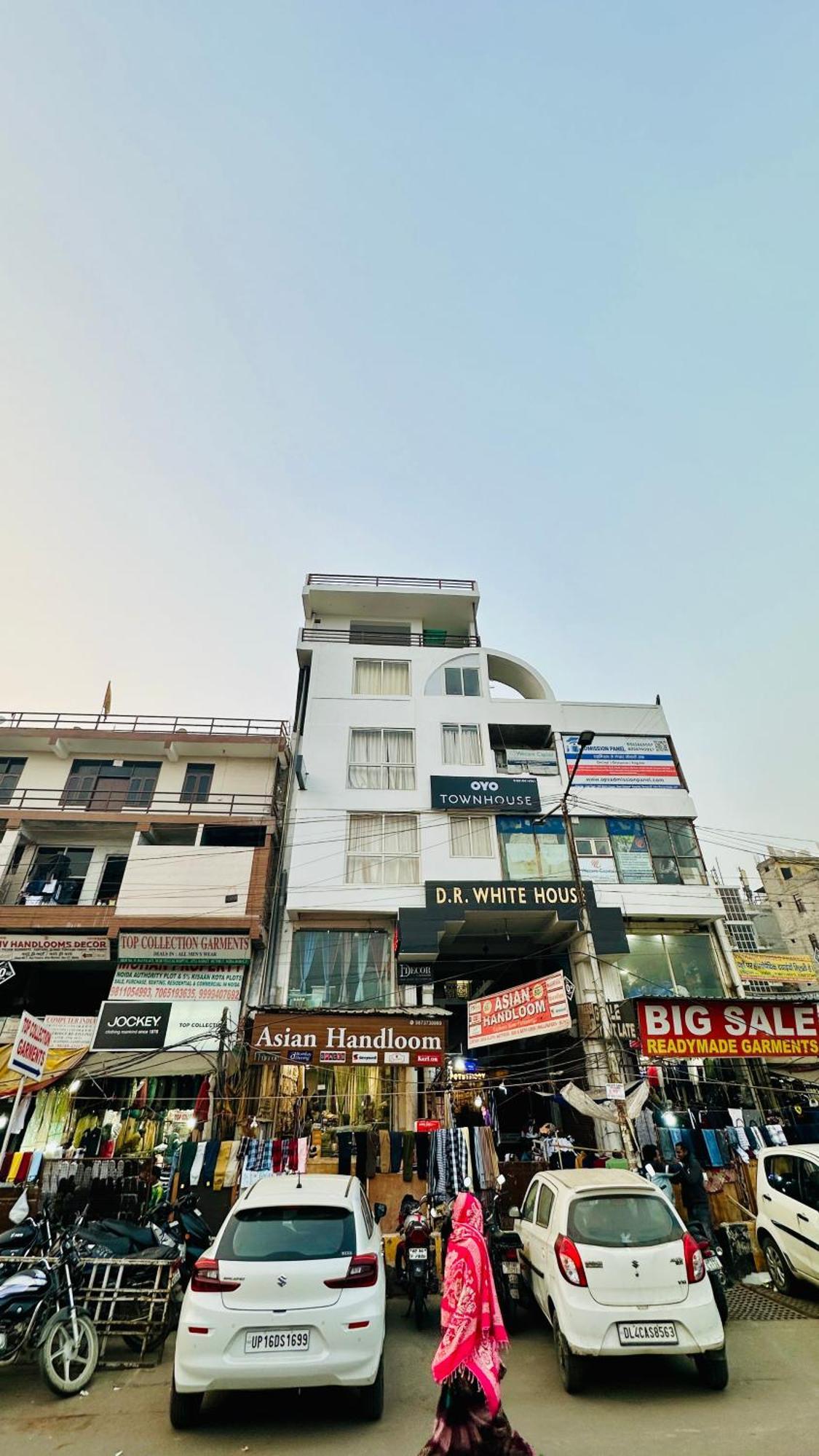 ホテル Dr White House - Noida Sector 18 エクステリア 写真